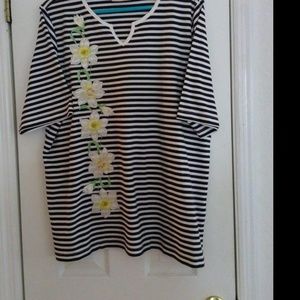 Beautiful Embellished Short Sleeved Knit Top